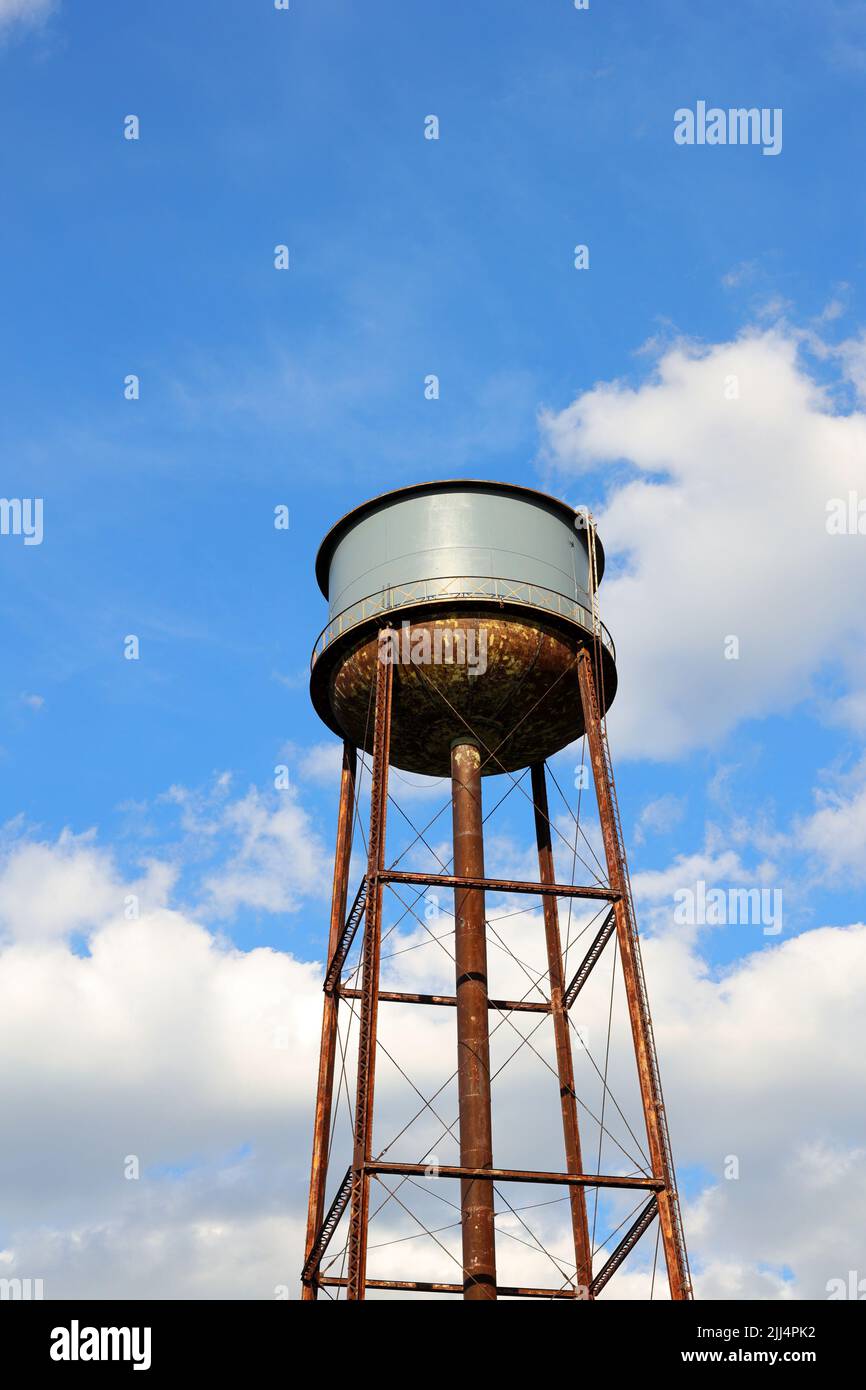 Greenpoint Water Tower, Brooklyn, Nueva York. Una histórica torre de agua que una vez sirvió a Greenpoint Terminal Market en West St Foto de stock