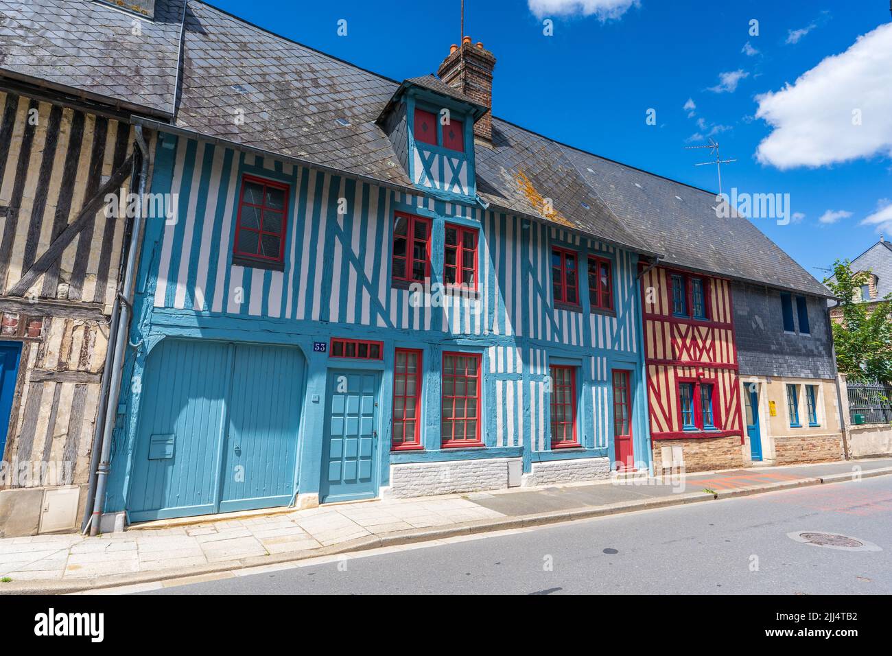 Villaggio bretone con le tipiche abitazioni a traliccio (Francia) Foto de stock