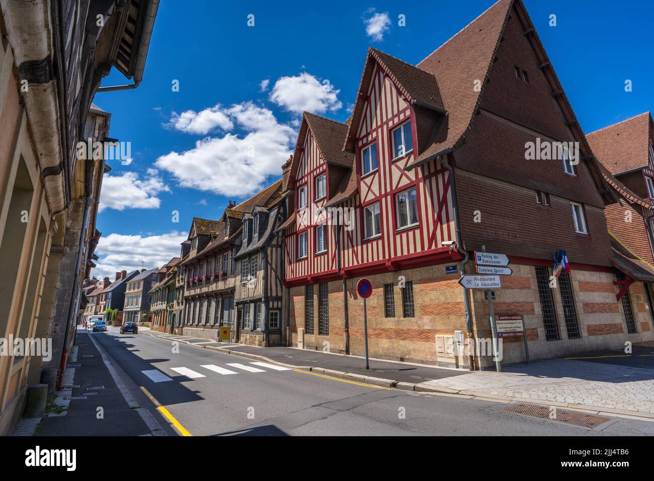 Villaggio bretone con le tipiche abitazioni a traliccio (Francia) Foto de stock