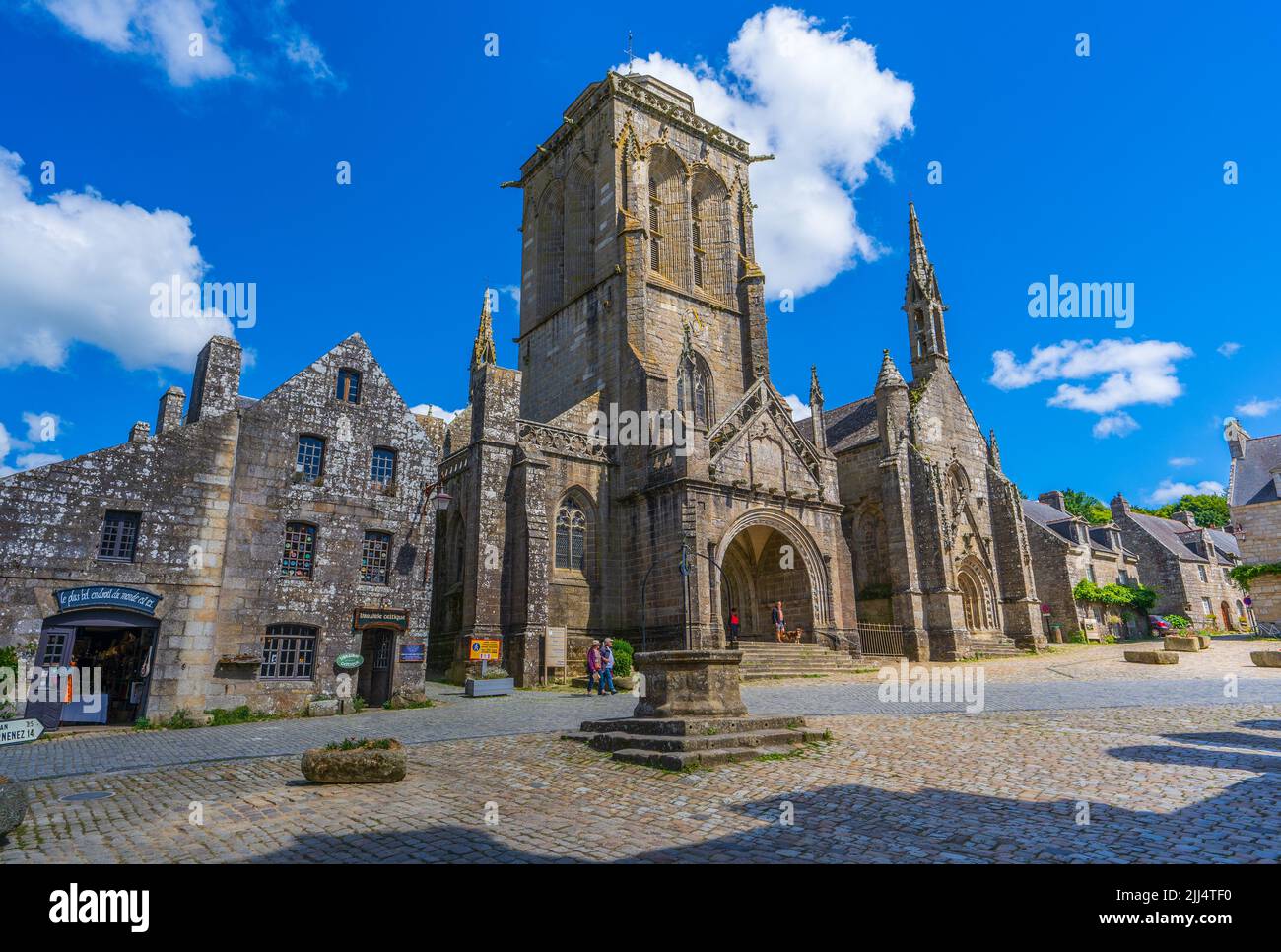 Iglesia de Saint Ronan en Locronan Foto de stock