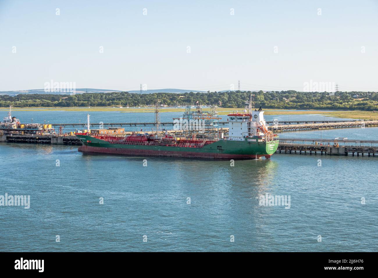 Habip Bayrak, buque tanque de productos químicos y petroleros atracado en la refinería de petróleo de Southampton y en el sitio de almacenamiento de gas. Foto de stock
