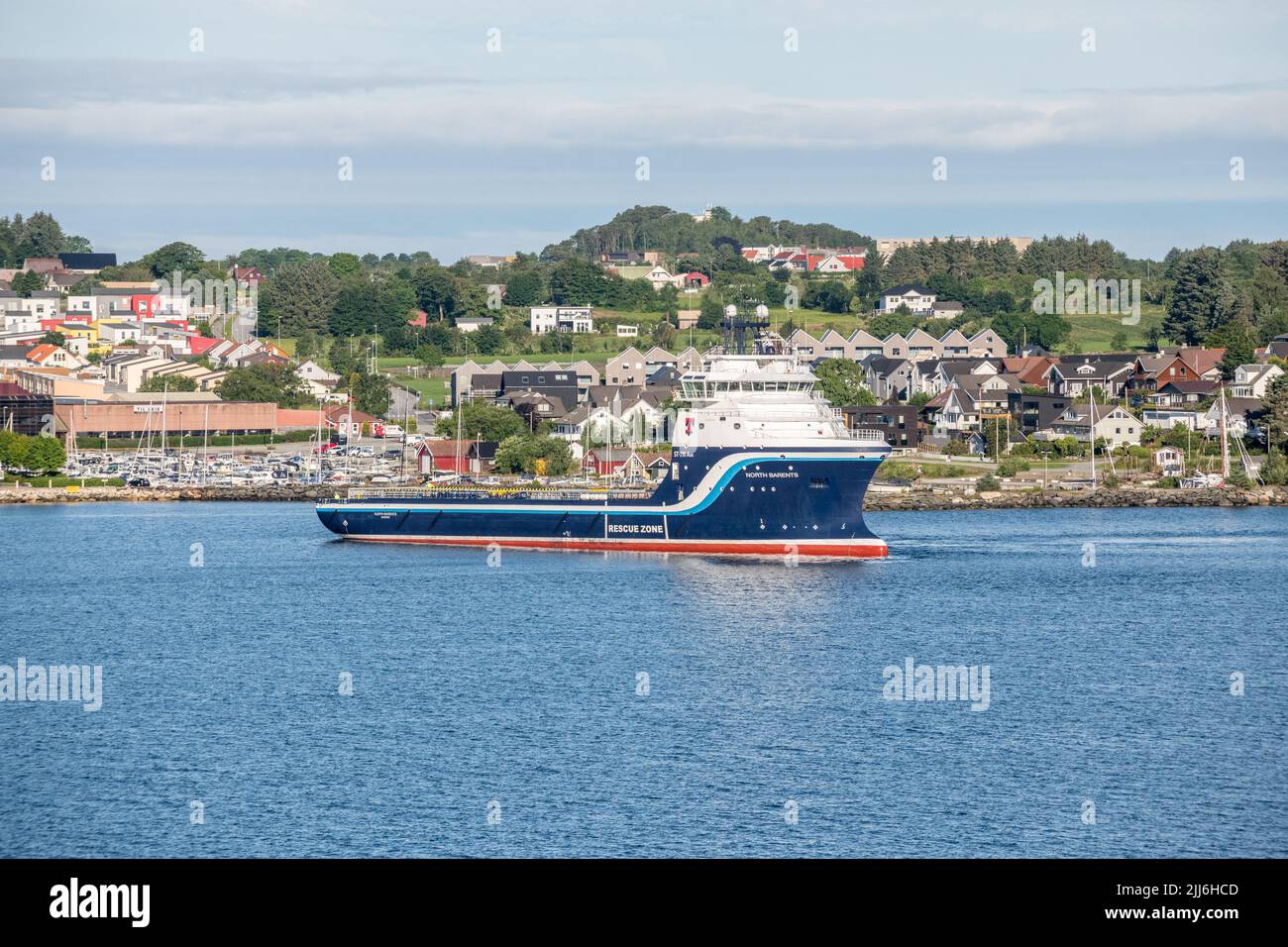 North Barents es un buque de suministro offshore que opera desde la ciudad noruega de Stavanger, Noruega. Foto de stock