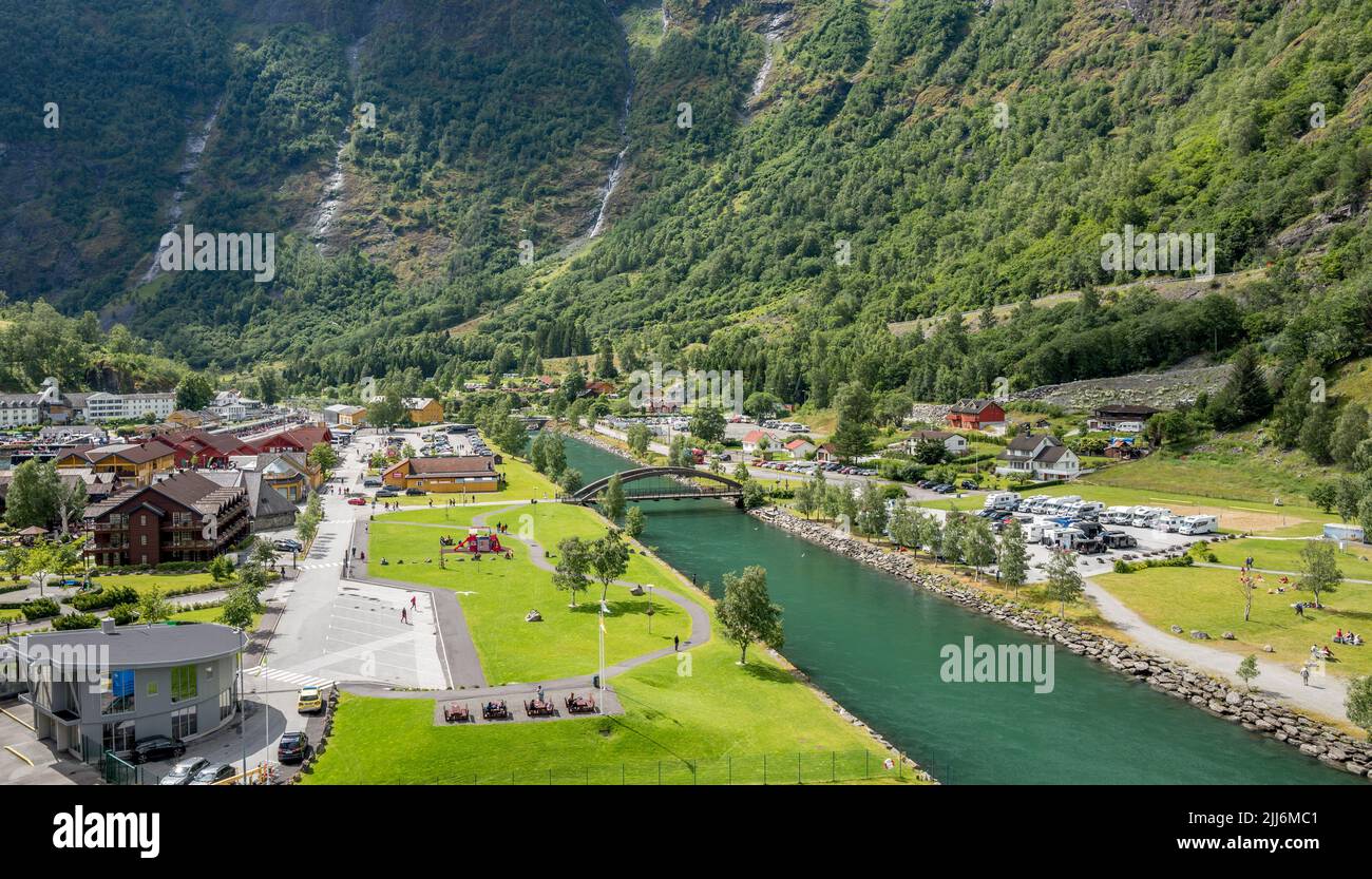 La ciudad noruega de Flam End of Aurlandsfjord, Noruega Foto de stock