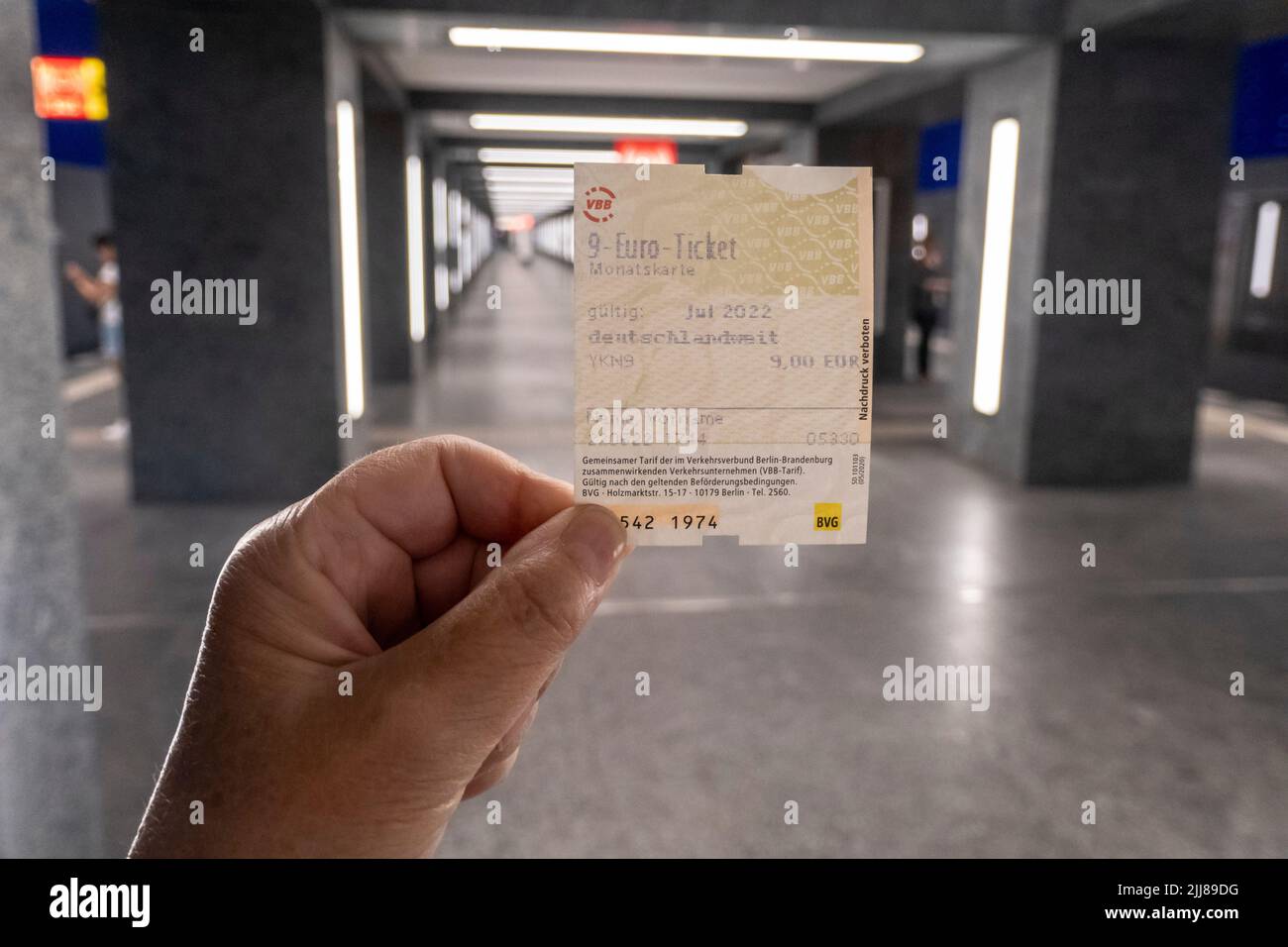 9 Euro Ticket, verbilligtes Monatsticket Nahverkehr, Berlin-Mitte, U5, Museumsinsel, Alemania Foto de stock