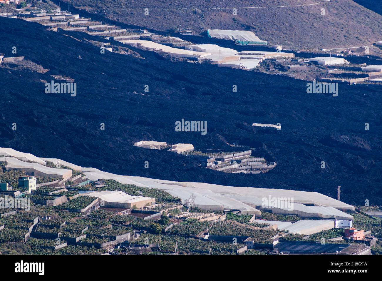 Destrucción causada por el río de lava en el valle de Aridane. La Palma, Islas Canarias, España Foto de stock