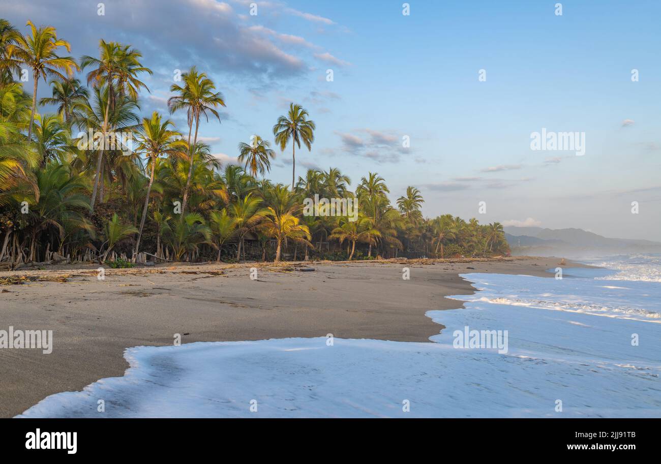 Preciosa playa caribeña. Playa Costeno en la costa caribeña de Colombia Foto de stock