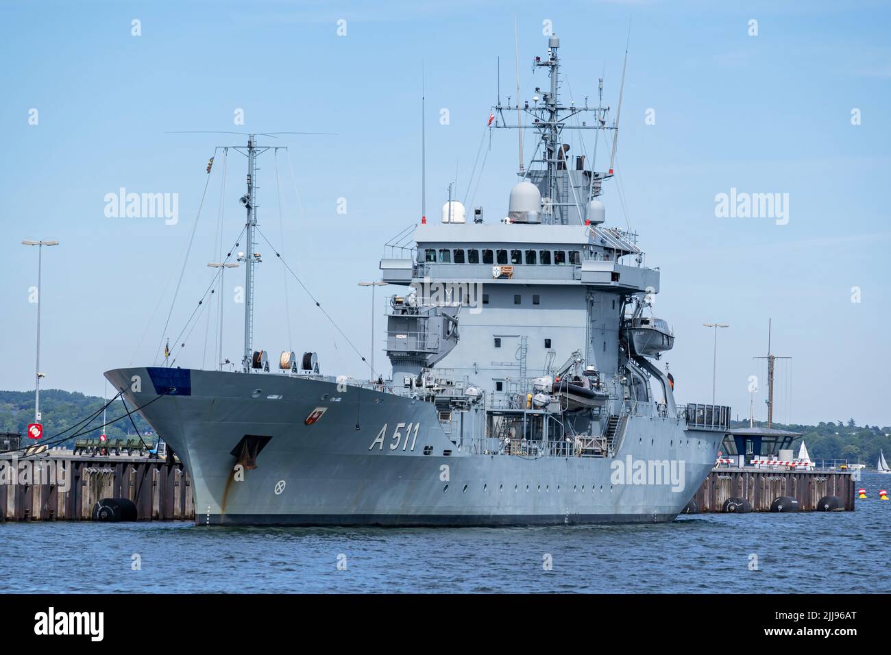 Barco de reabastecimiento de la Armada Alemana ELBE A511 en el puerto de Kiel Foto de stock