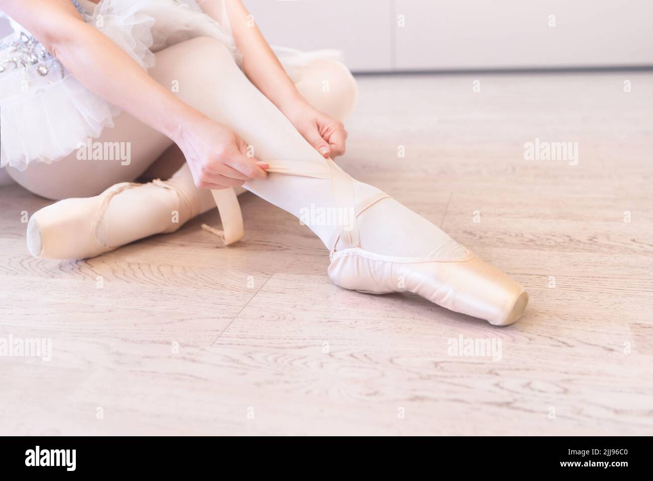 Zapatillas de baile mujer fotografías e imágenes de alta resolución - Alamy