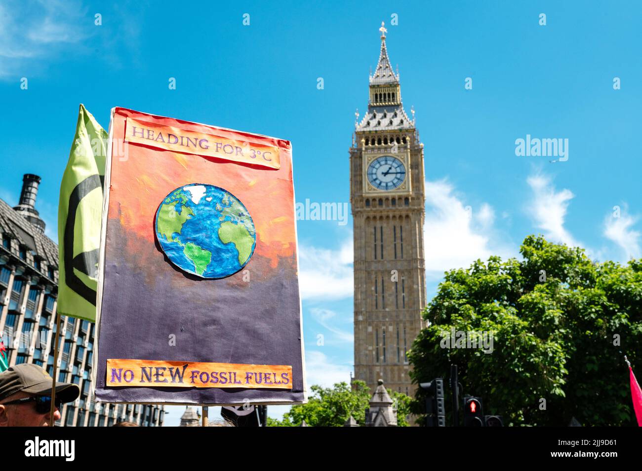 Londres, Reino Unido. 23 de julio de 2022. Marcha organizada por Todos queremos detener el petróleo para exigir fin a la concesión de licencias y producción de nuevos combustibles fósiles Foto de stock