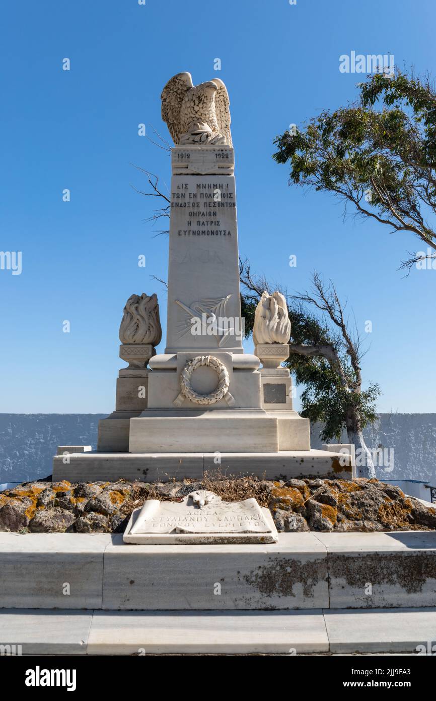 Memorial de fecha 1912 - 1922 situado en las afueras de la ciudad de Fira, islas Cícladas, Grecia, Europa Foto de stock