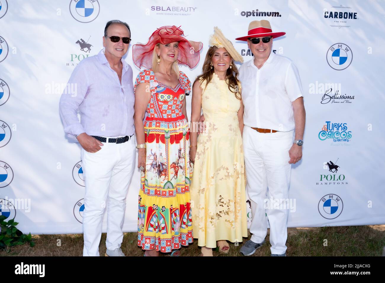 Ruth Miller, Maria Fishel y Fishel asisten al partido y evento