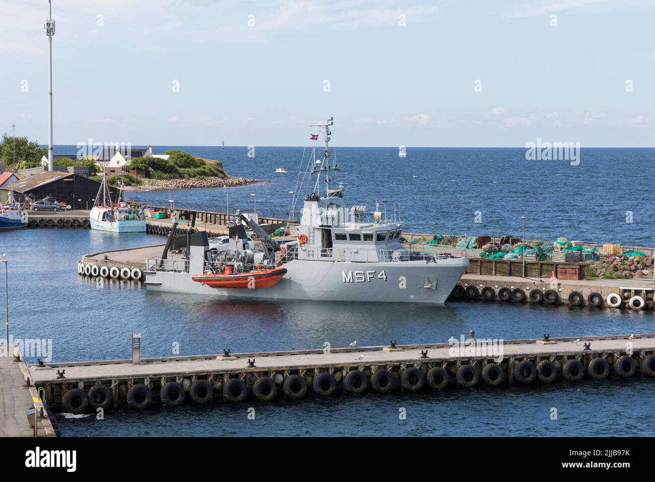 Bagenkop, Dinamarca – 15 de junio de 2022: Buque danés de caza de minas clase MSF MSF4 amarrado en el puerto del Mar Báltico. Foto de stock