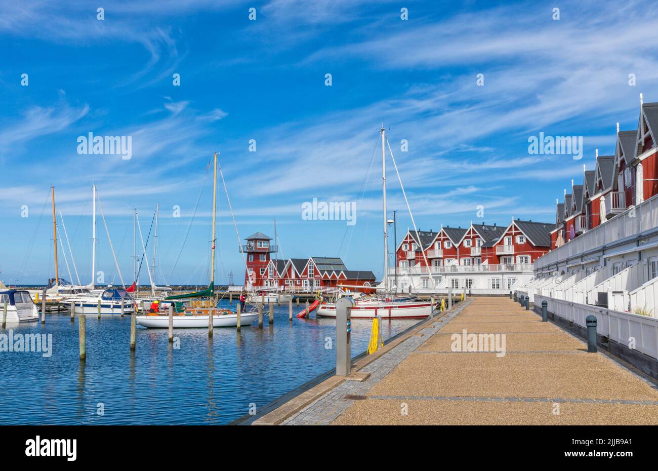 Marina, casas de verano e instalaciones en el puerto de Bagenkop, Langeland, Dinamarca Foto de stock