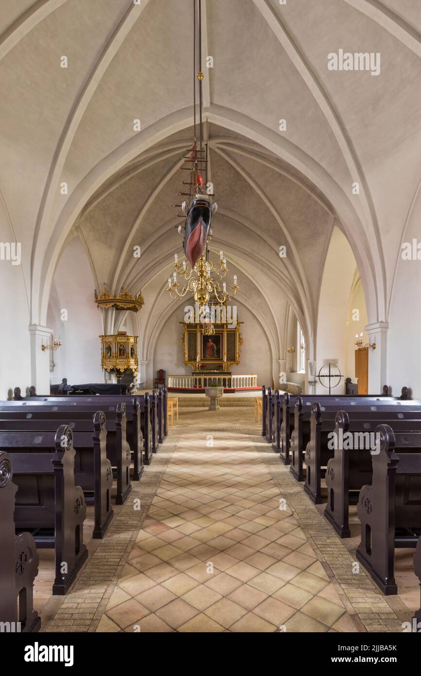 Interior de la Iglesia del siglo 13th de Nuestra Señora en Svendborg, Dinamarca Foto de stock
