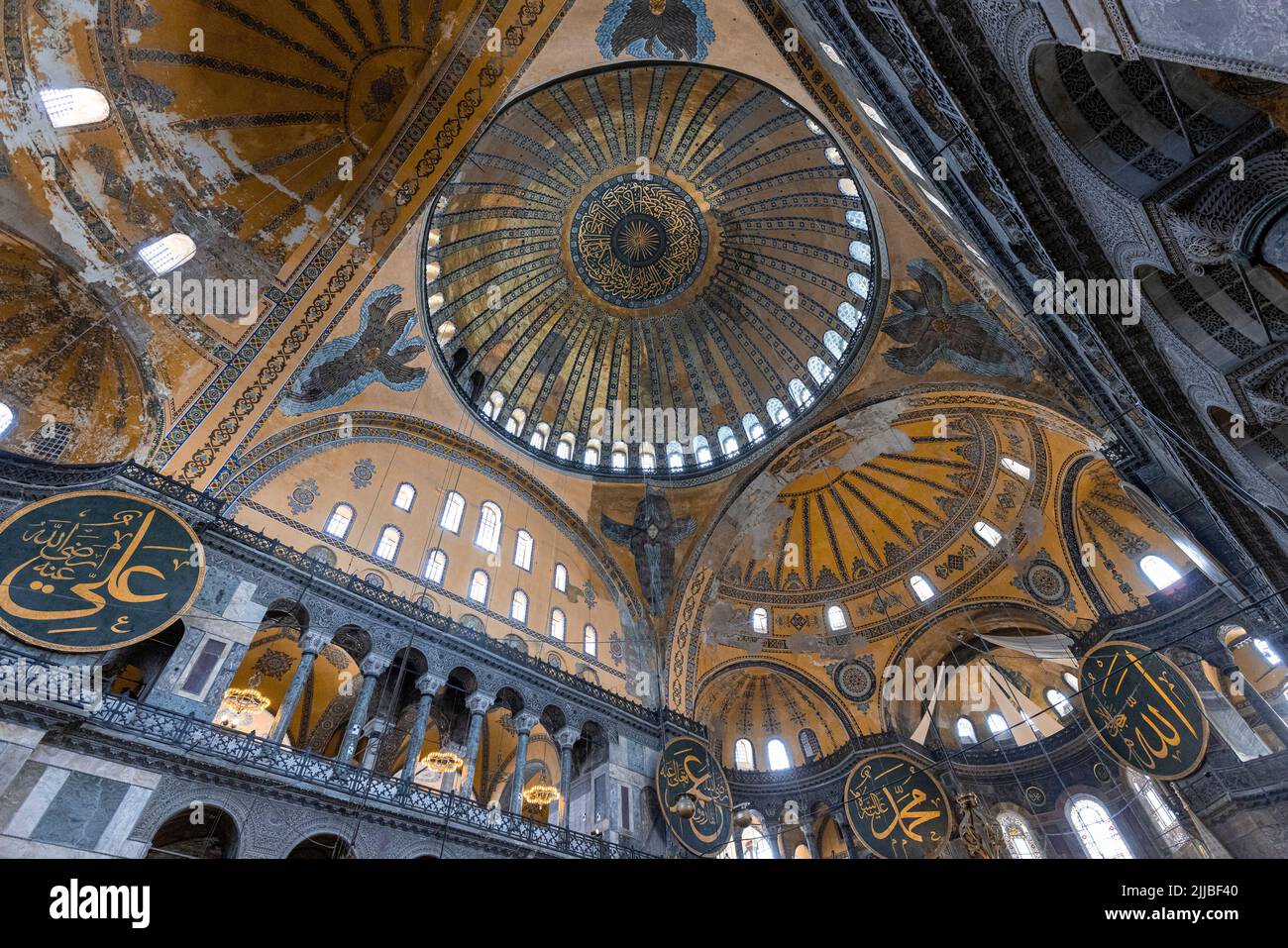 Interior de la Gran Mezquita de Santa Sofía en estambul Foto de stock