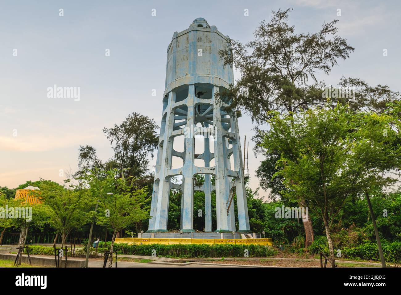 Antigua torre de agua en el municipio puzi, chiayi, taiwán Foto de stock