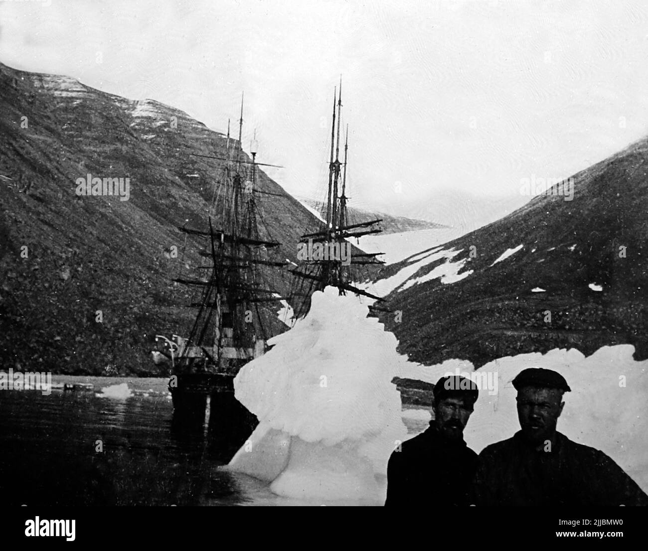 Barcos de Barlovento y Eric en Nuerke, Groenlandia, Expedición al Ártico Peary en 1901 Foto de stock