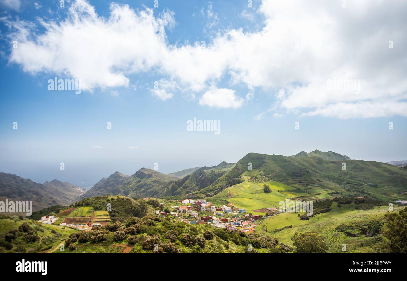 Vista aérea del pueblo cerca de La Laguna, isla de Tenerife, Canarias Foto de stock