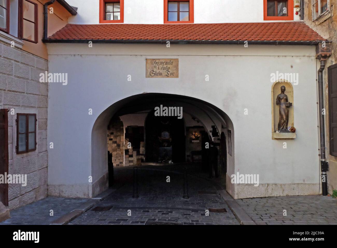 Monumentos famosos, puerta de piedra, capilla de la Madre de Dios de la Puerta de Piedra, entrada principal total, Zagreb, Croacia Foto de stock