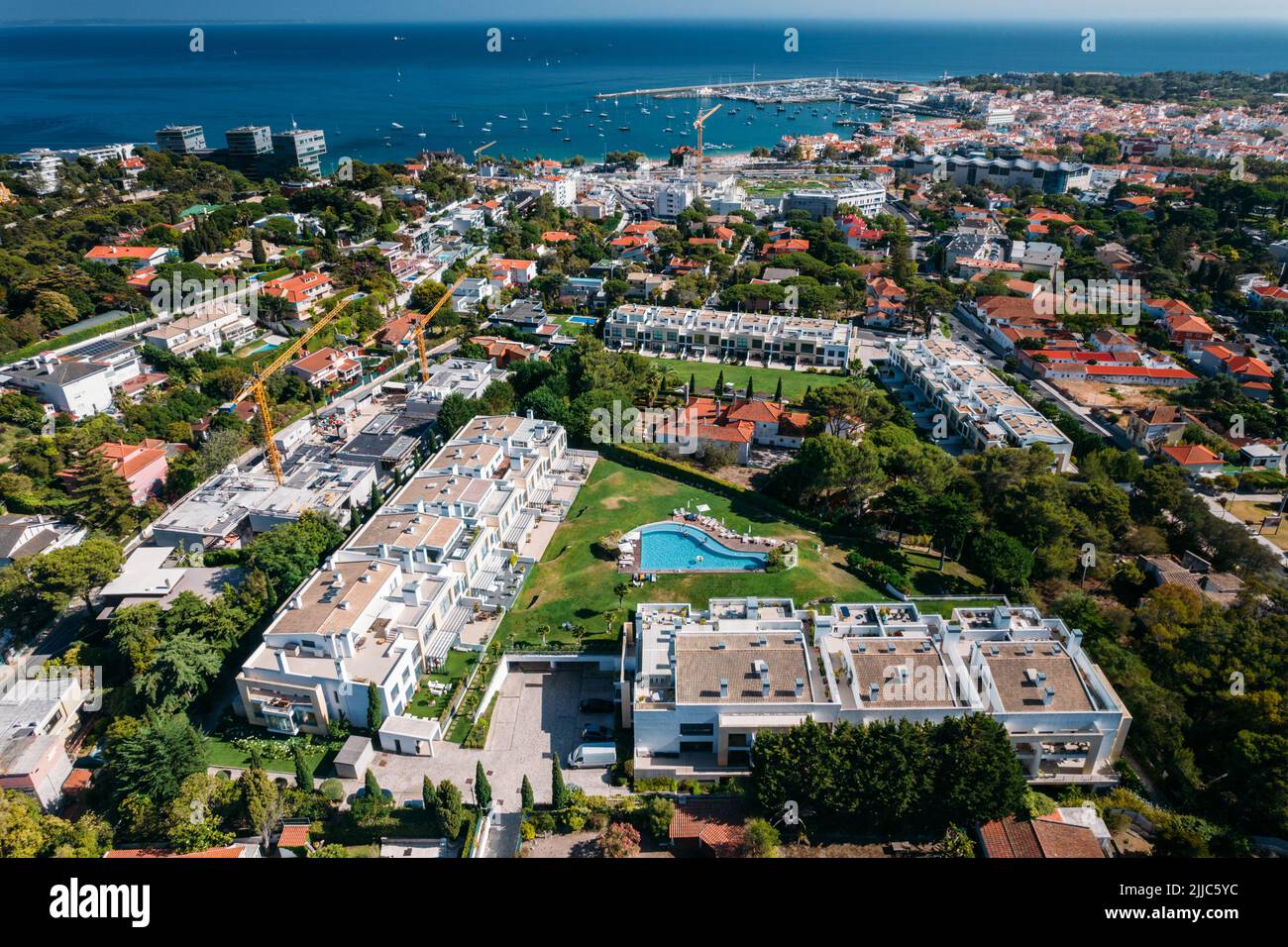 Vista aérea de residencias de lujo en Cascais, Portugal Foto de stock