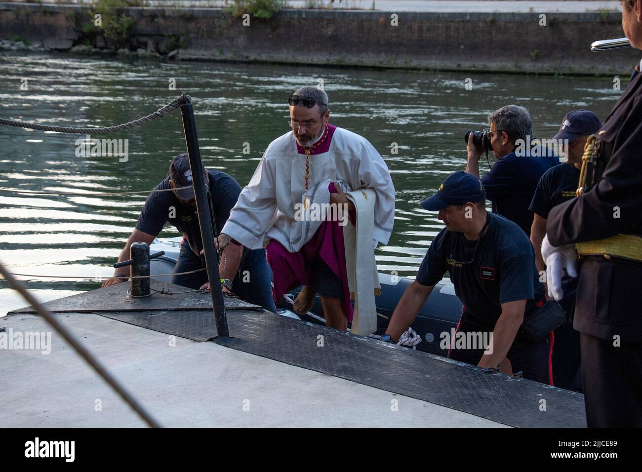 Roma fiume Tevere ponte Garibaldi Processione della Madonna Fiumarola Foto de stock