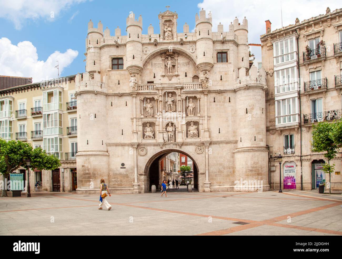 La puerta de la ciudad de Santa María, en la ciudad española de Burgos España Foto de stock