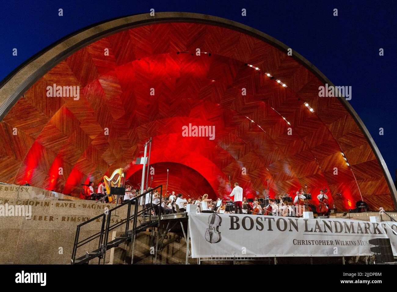 Boston Landmarks Orchestra actúa en el Hatch Shell en el Esplande, Boston, Massachusetts Foto de stock