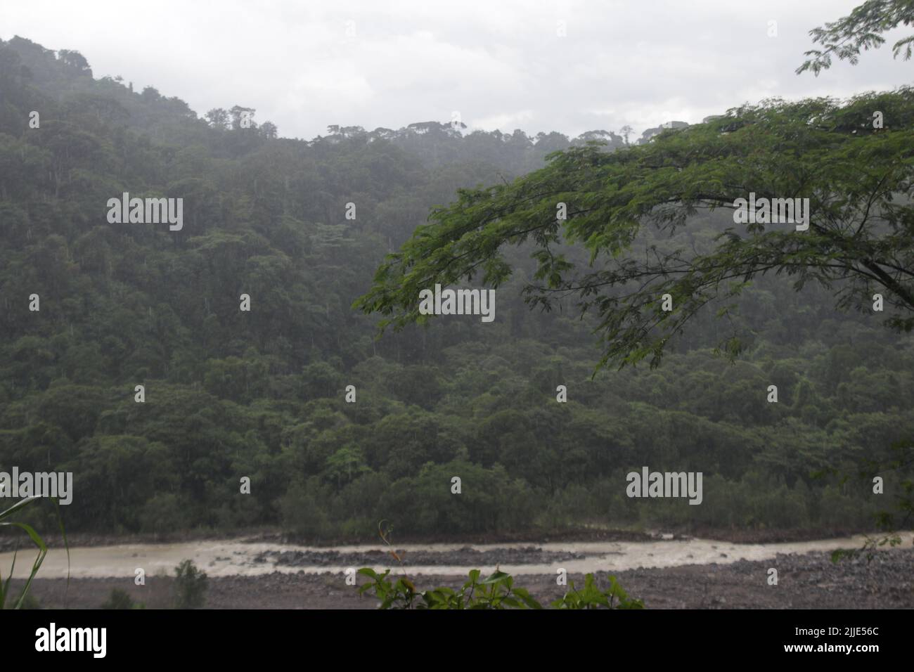 Vista del Río Sucio desde el Parque Nacional Braulio Carrillo Foto de stock