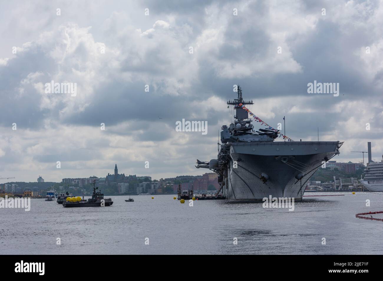 Buque de guerra estadounidense USS Kearsarge en la capital sueca. Foto de stock