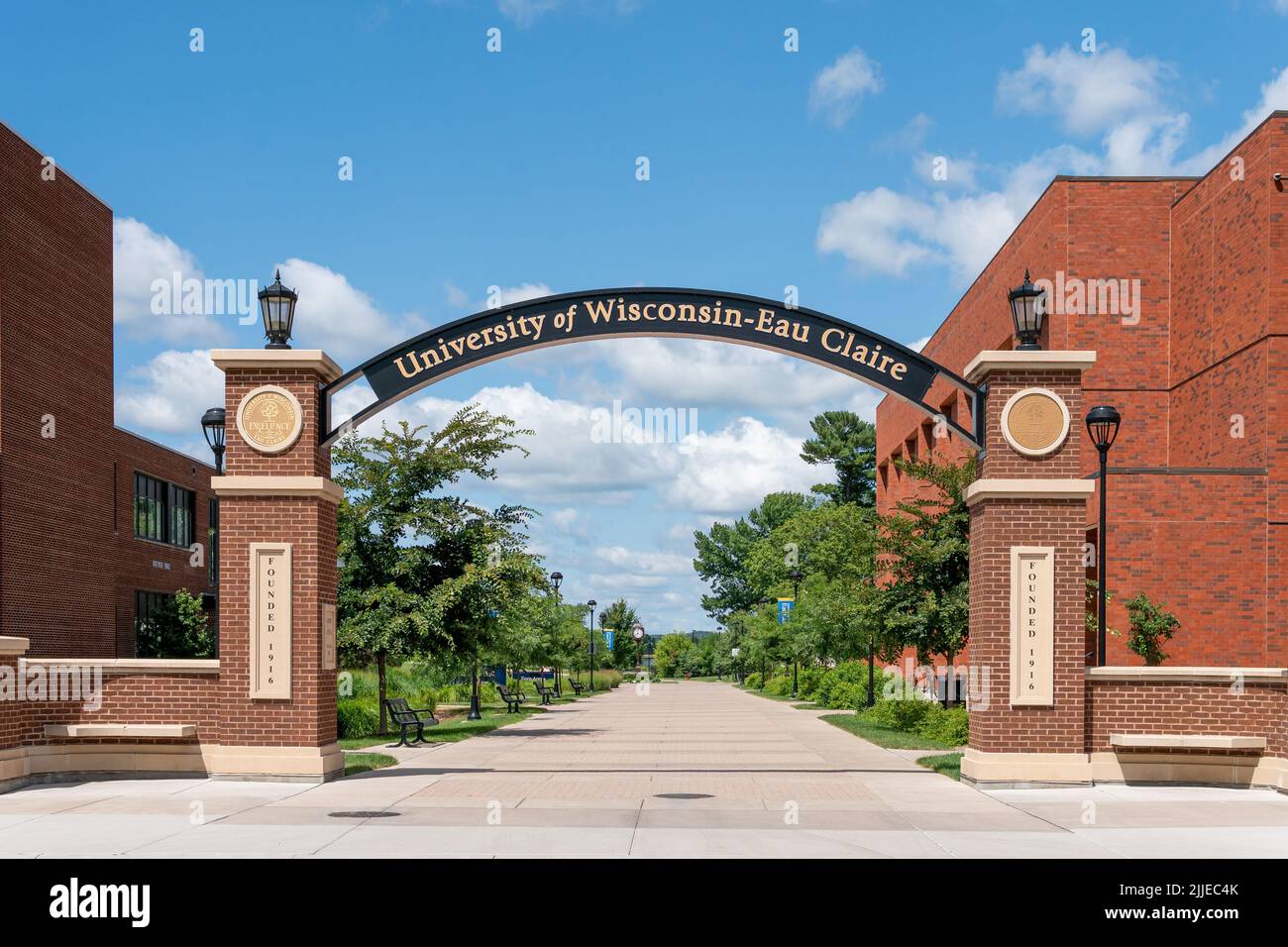 EAU CLAIRE, WI, EE.UU. - 24 DE JULIO de 2022: Entrada a Stowe Gateway en la Universidad de Wisconsin-Eau Claire. Foto de stock