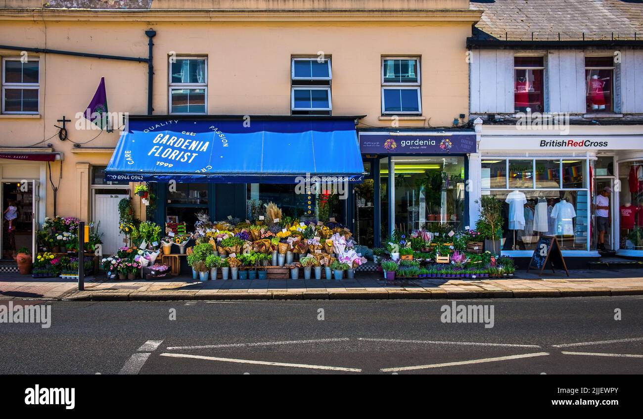 Londres, Reino Unido, 2022 de julio, vista de algunas tiendas en la calle principal de Wimbledon Village Foto de stock