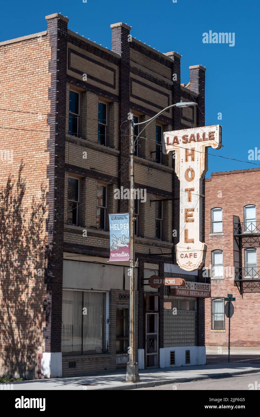 El viejo hotel y cafetería La Salle en el distrito histórico de Helper, Utah. Foto de stock