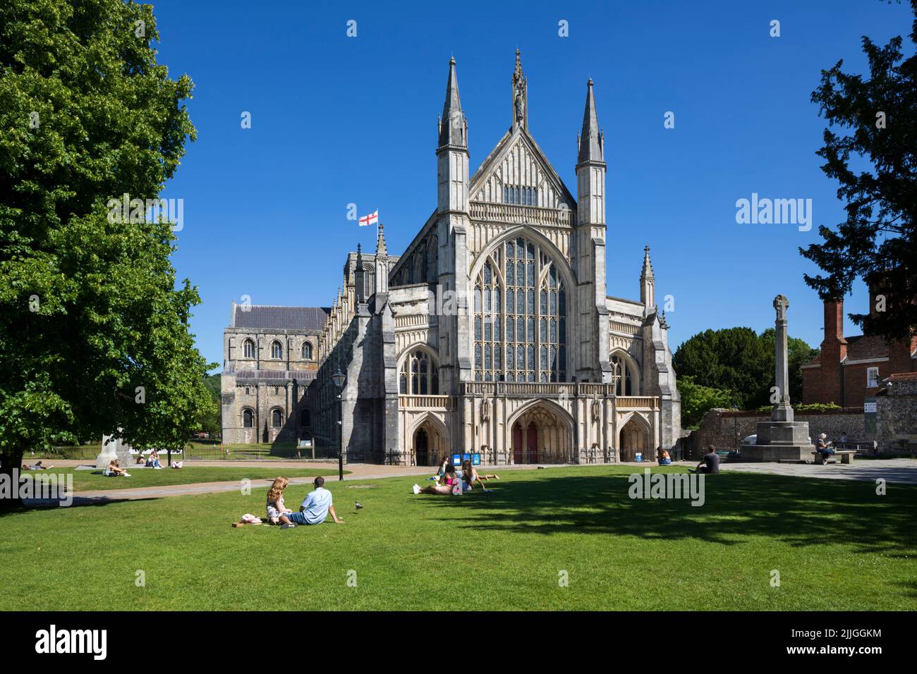 Frente oeste de la Catedral de Winchester, Winchester, Hampshire, Inglaterra, Reino Unido, Europa Foto de stock