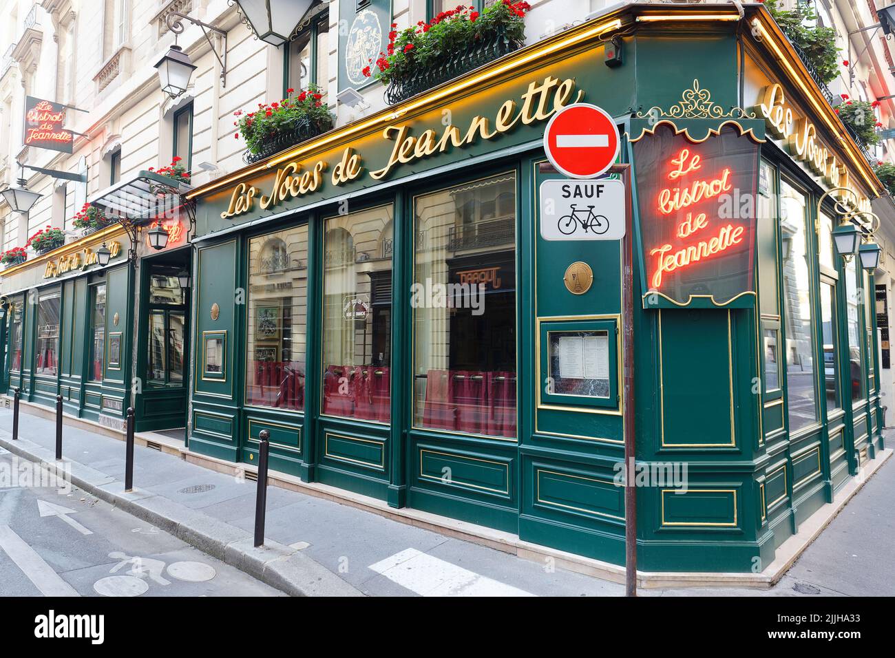 Les Noces de Jeannette es un restaurante de cien años de antigüedad en el distrito 2nd de París, a sólo un corto paseo de la Ópera lleva el nombre de un conocido cómic Foto de stock