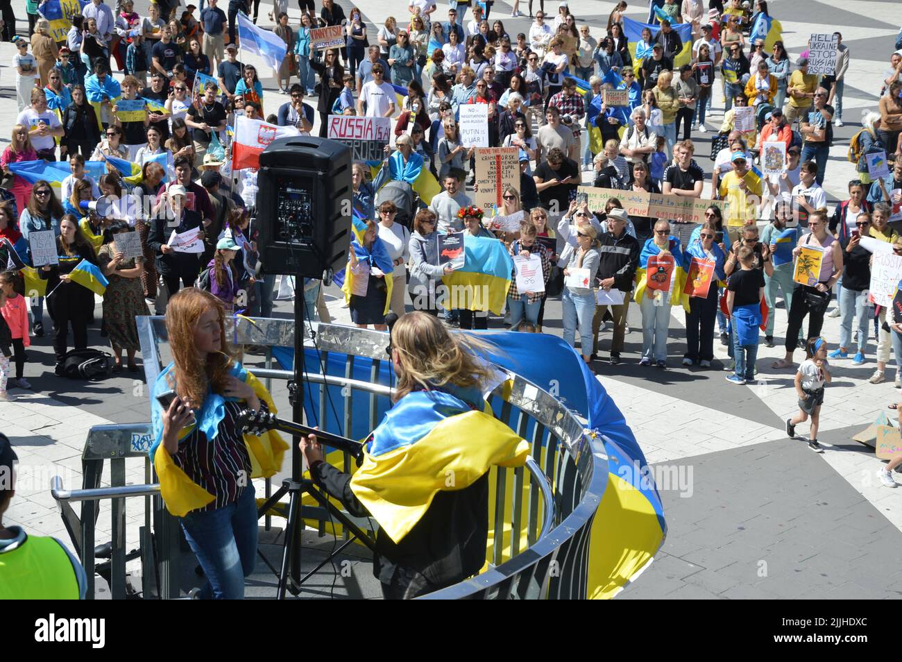 Estocolmo, Suecia - 17 de julio de 2022 - Manifestación pro-ucraniana en la Plaza de Sergel. - (Foto de Markku Rainer Peltonen) Foto de stock