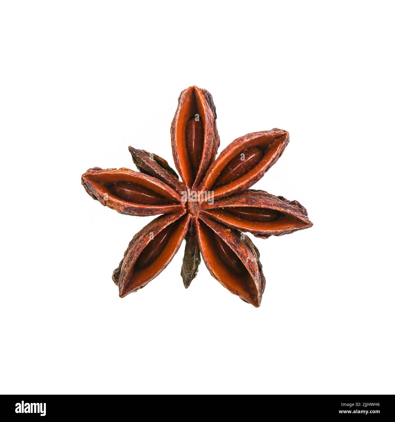 El anís estrellado es el fruto de una planta llamada Ilicium verum, una planta perenne originaria de Vietnam y del suroeste de China Foto de stock