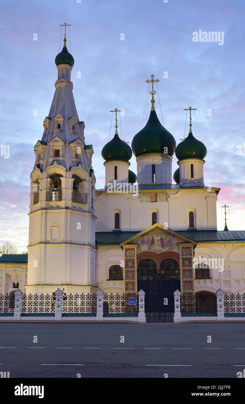 La Iglesia de Elías el Profeta. Monumento de la arquitectura rusa del siglo XVII. Yaroslavl, Rusia, 2022. Foto de stock