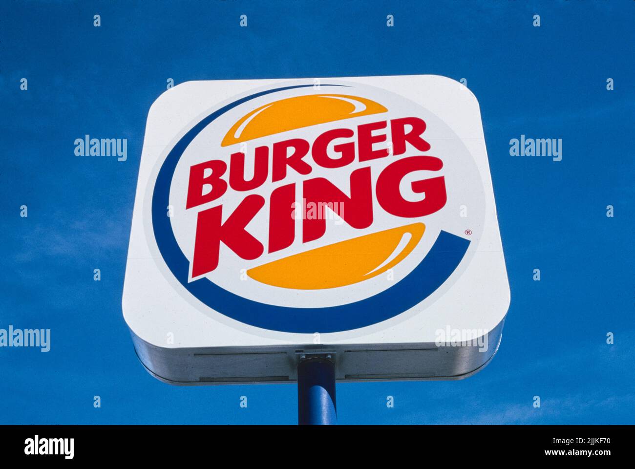 Cartel de Burger King, Victorville, California (2003) fotografía en alta resolución por John Margolies. Original de la Biblioteca del Congreso. Digitalmente en Foto de stock