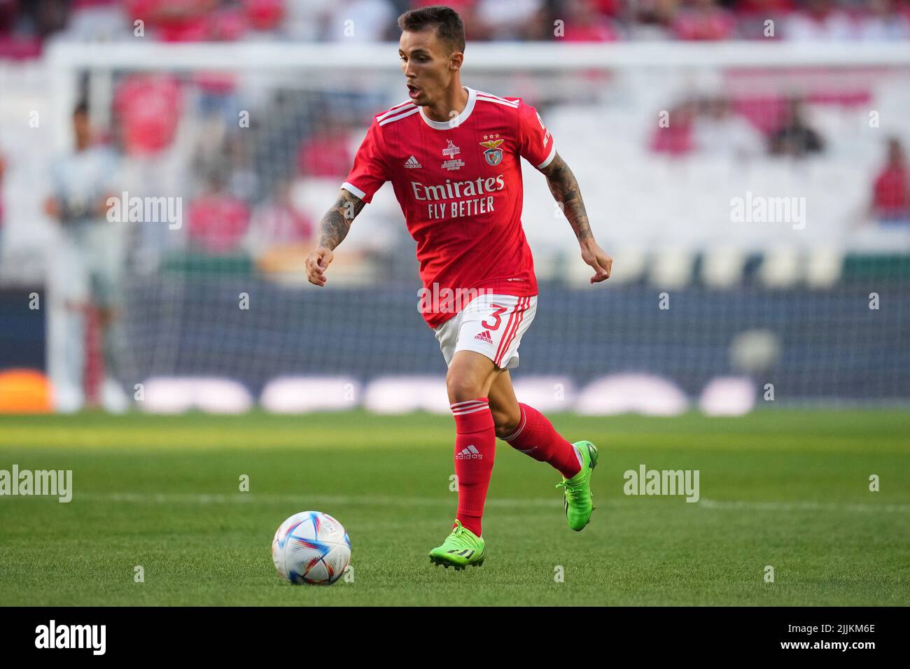 Lisboa, Portugal. El 25 de julio de 2022, Alejandro Grimaldo de Benfica, durante el partido de Pretemporada de la Copa Eusebio entre SL Benfica y Newcastle United FC, jugó en el Estadio da Luz el 25 de julio de 2022 en Lisboa, Portugal. (Foto de Bagu Blanco / PRESSINPHOTO) Foto de stock