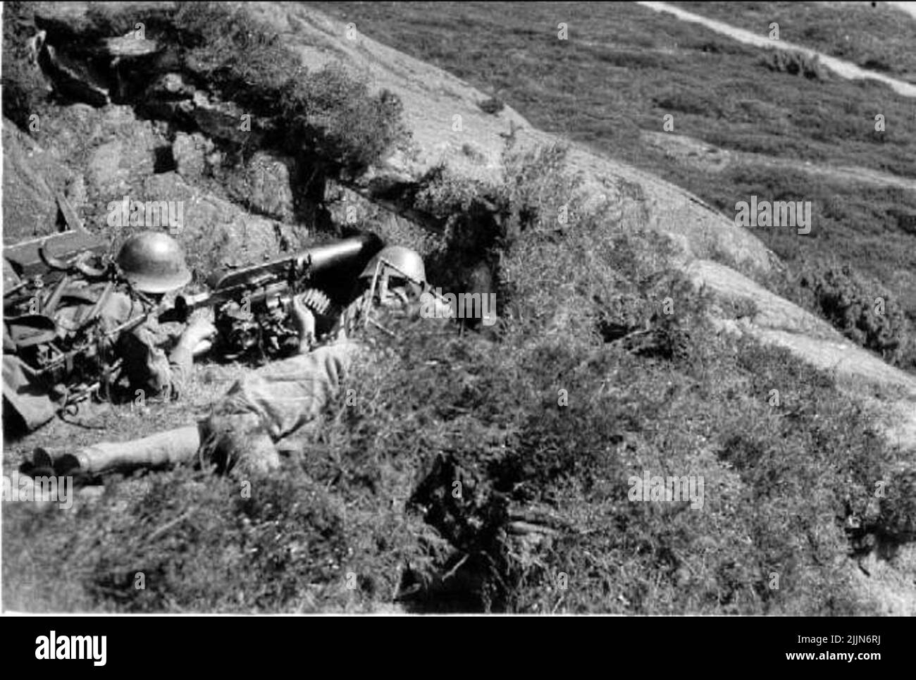 Militar en posición de disparo Foto de stock