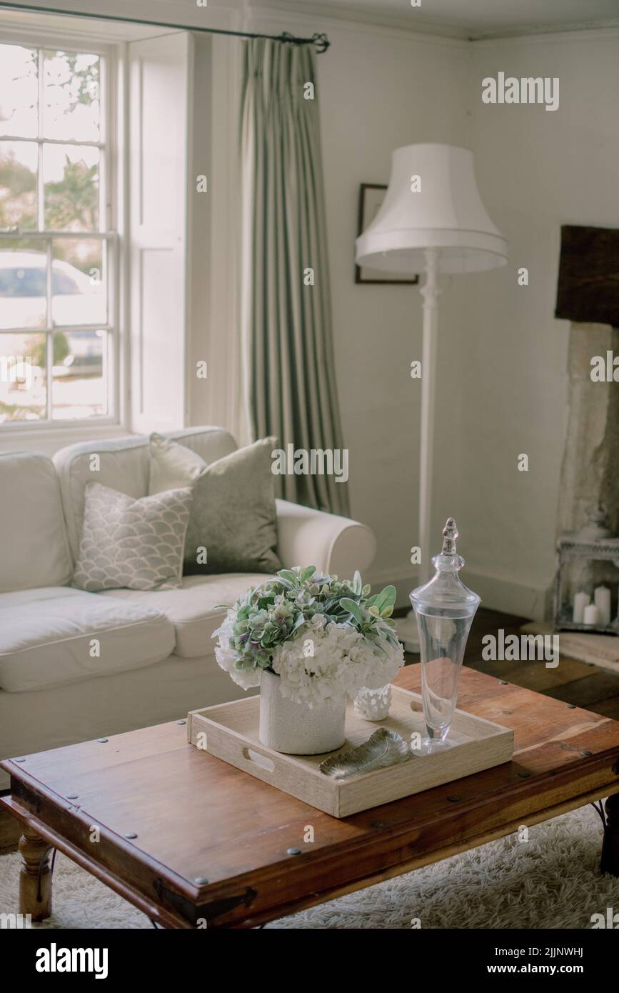 Imagen vertical de un diseño interior de una casa Tudor, Chippenham, Reino Unido Foto de stock