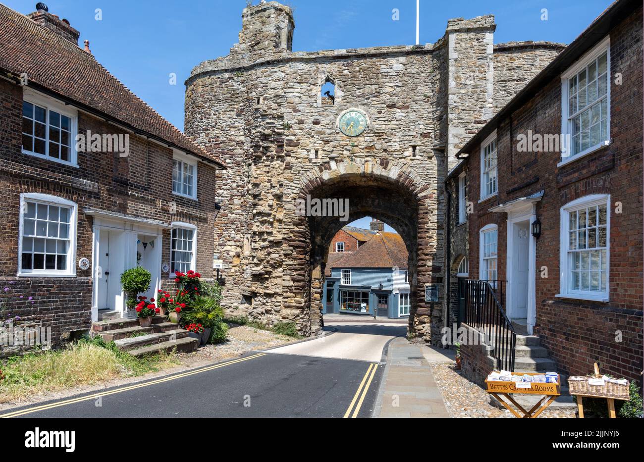 La entrada medieval amurallada a la ciudad de Rye East Sussex Foto de stock