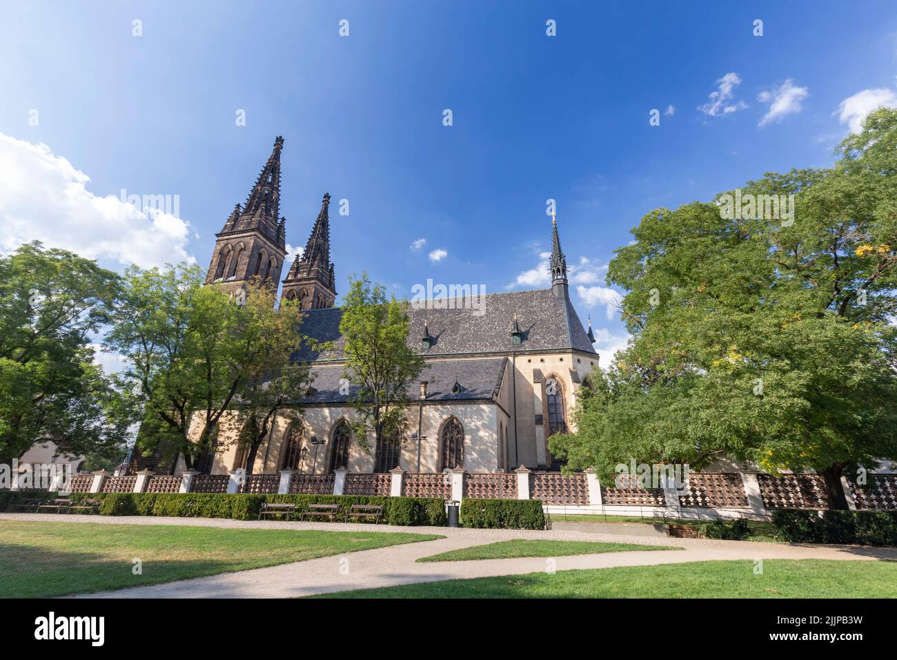 Vista panorámica de la Catedral de San Pedro y San Pablo en el castillo