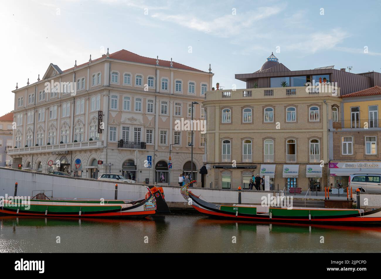 Aveiro, Portugal. 2022 de mayo de 12 . Barcos tradicionales en el canal