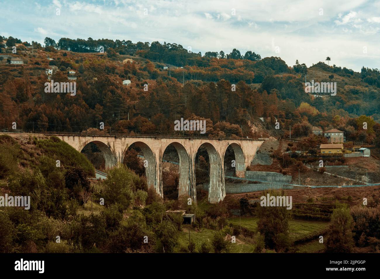 Un viejo puente de tren en Pala, Cinfaes, Portugal Foto de stock