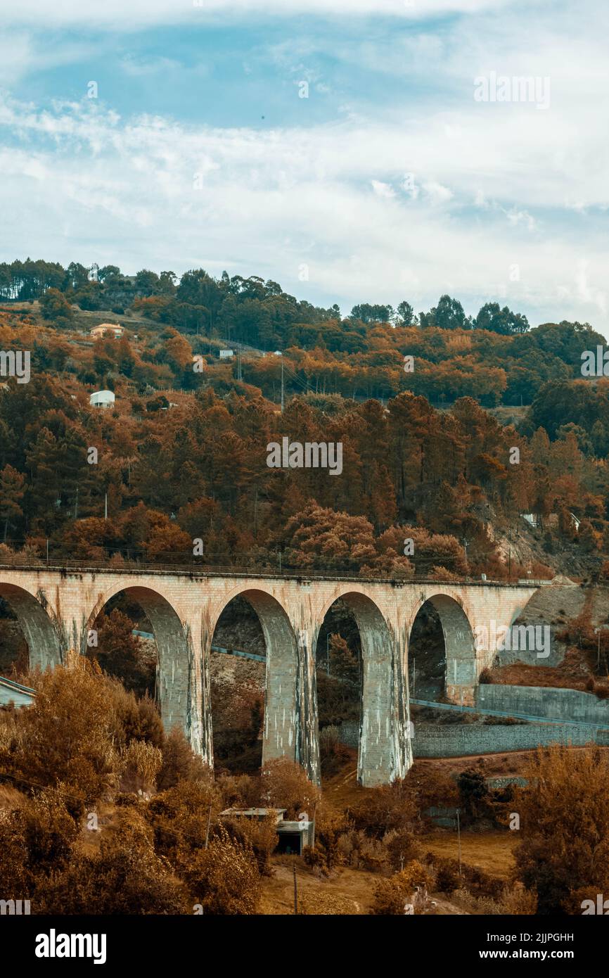 Un viejo puente de tren en Pala, Cinfaes, Portugal Foto de stock
