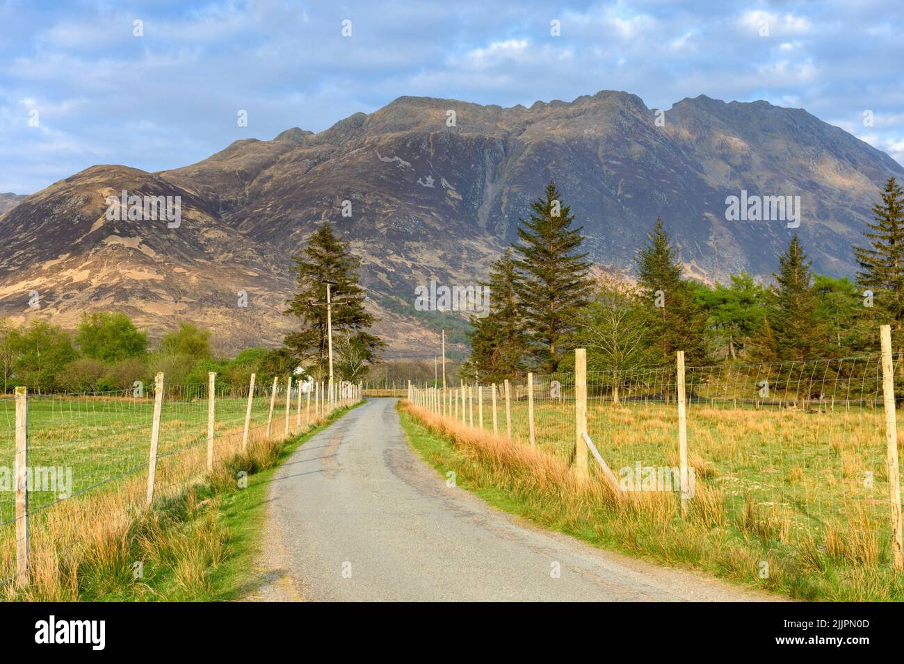 Sgùrr an Airgid de Morvich, Strath Croe, Kintail, Highland Region, Escocia, REINO UNIDO Foto de stock