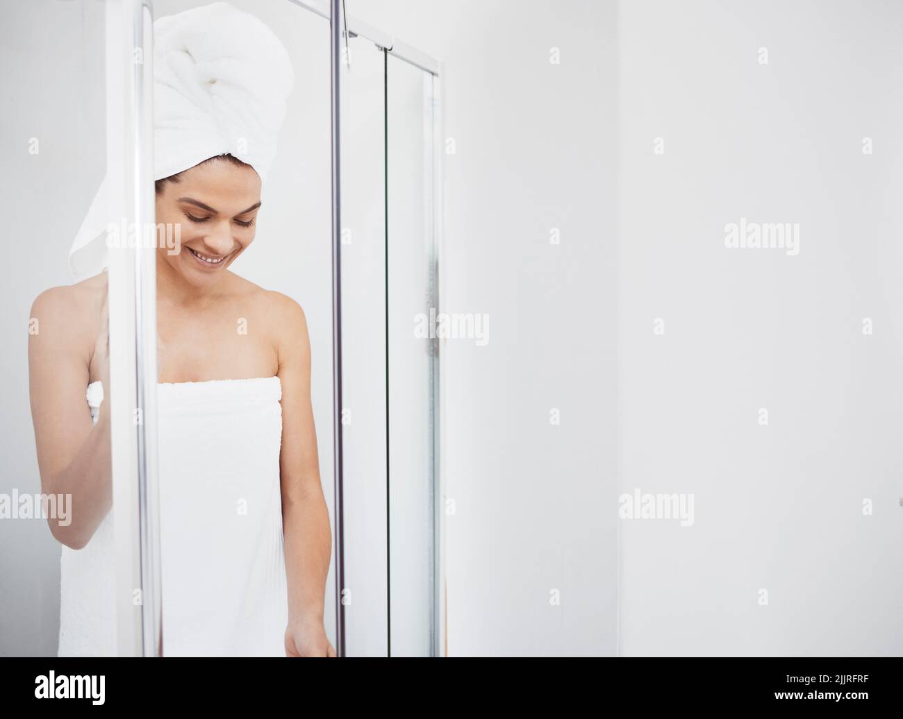 Saliendo de la ducha fotografías e imágenes de alta resolución - Alamy