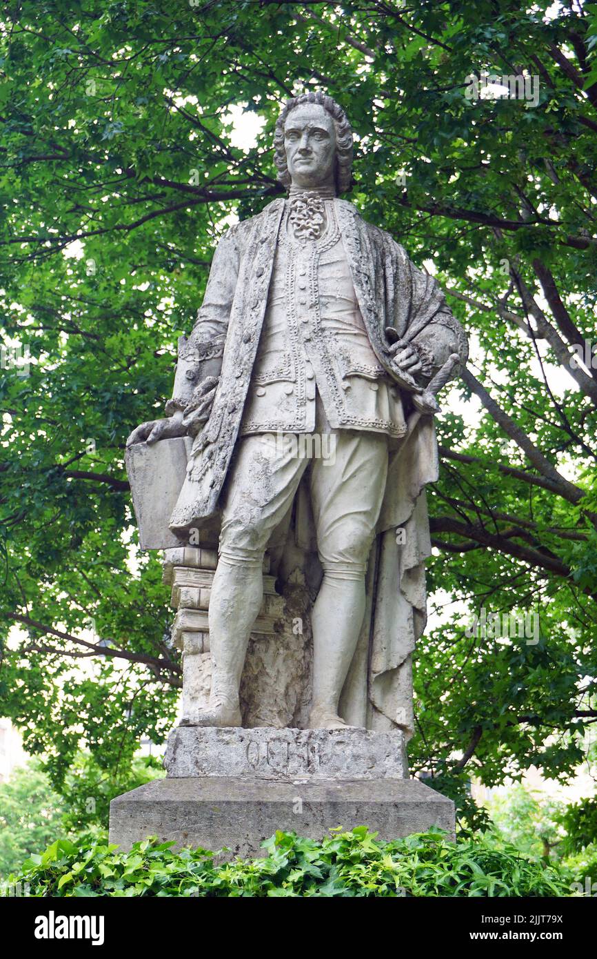 Estatua de José Quer y Martínez (1695-1764) en el Real Jardín Botánico de Madrid España Foto de stock