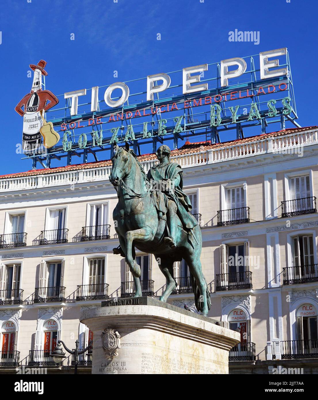 Monumento al Rey Carlos III en la Plaza de la Puerta del Sol, Madrid, España Foto de stock